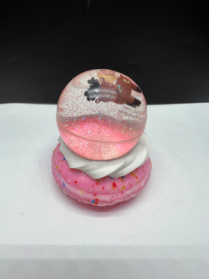 Snow globe bath bomb with bubble frosting